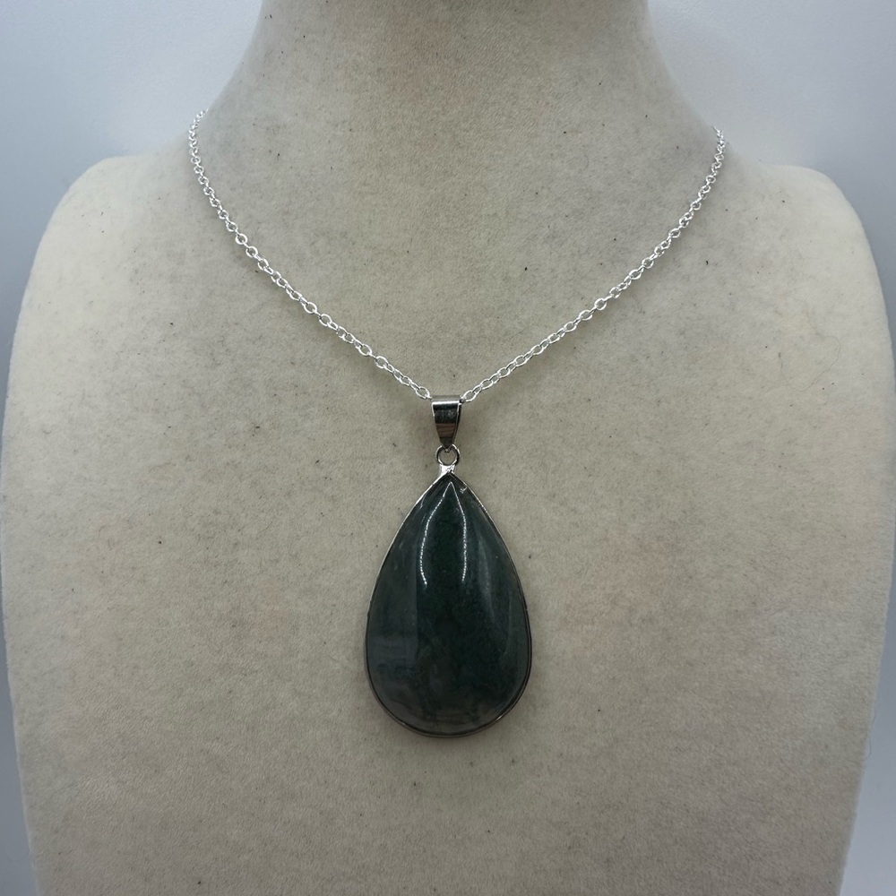 Moss Agate Teardrop Pendant Necklace on Silver Plated Box Chain - Picture 7 of 9